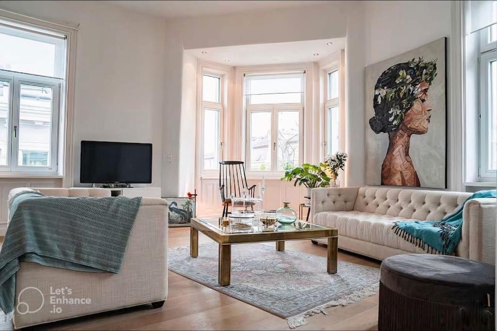 Designer Flat, Fully Furnished & Sunny
