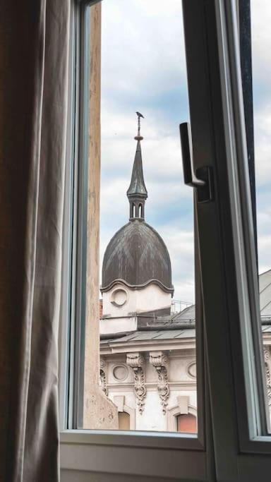 Designer Flat, Fully Furnished & Sunny Apartment Wien