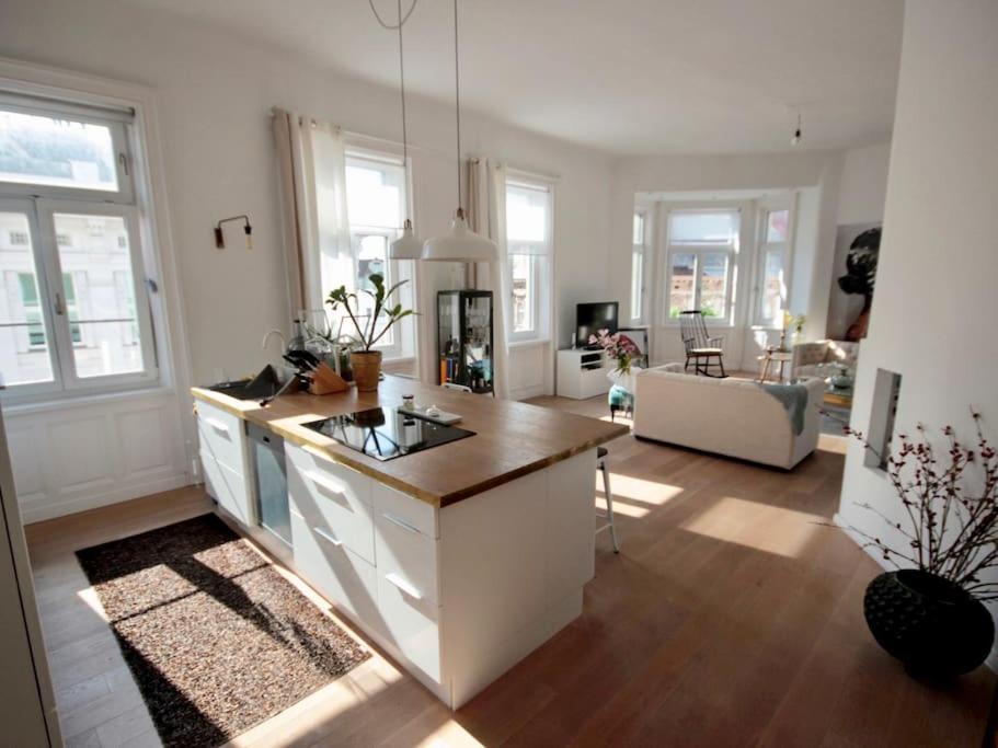 Designer Flat, Fully Furnished & Sunny *