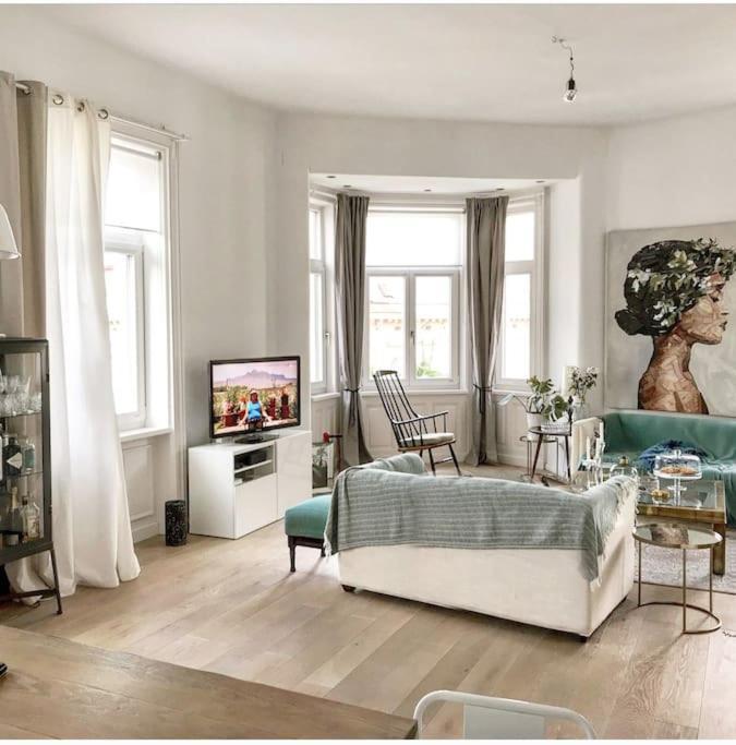 Apartment Designer Flat, Fully Furnished & Sunny Wien