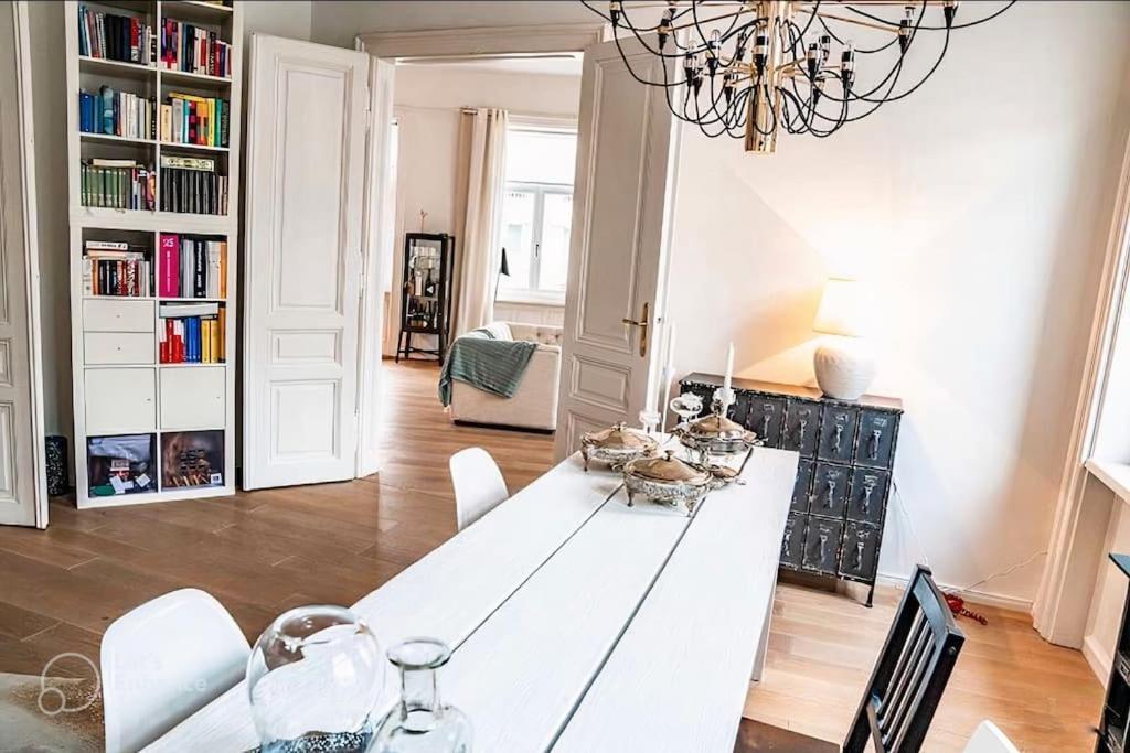Designer Flat, Fully Furnished & Sunny Apartment *