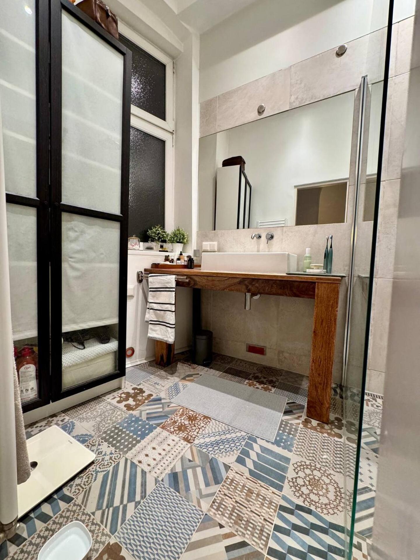 Designer Flat, Fully Furnished & Sunny