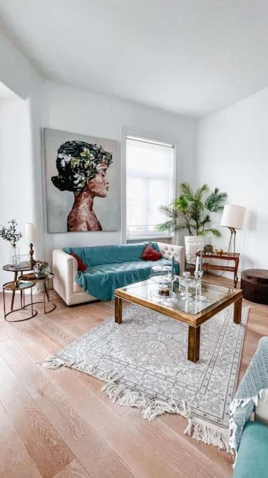 Designer Flat, Fully Furnished & Sunny Apartment Wien
