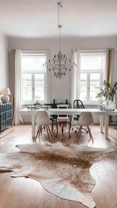 Apartment Designer Flat, Fully Furnished & Sunny *